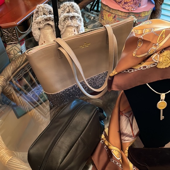 Fossil emblem re-purposed Sz 3.25 long 2 inches wide.  Yellow accent in middle. - Picture 3 of 8